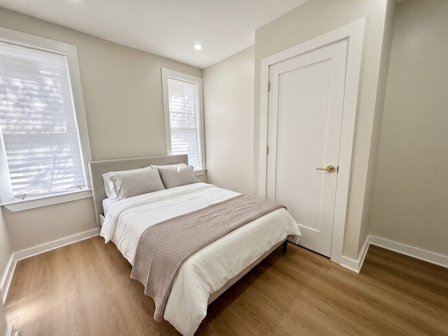 Building Photo - 1945 N Stanley St