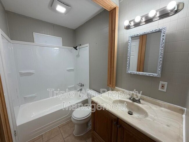 Building Photo - 3015 Matlock Dr