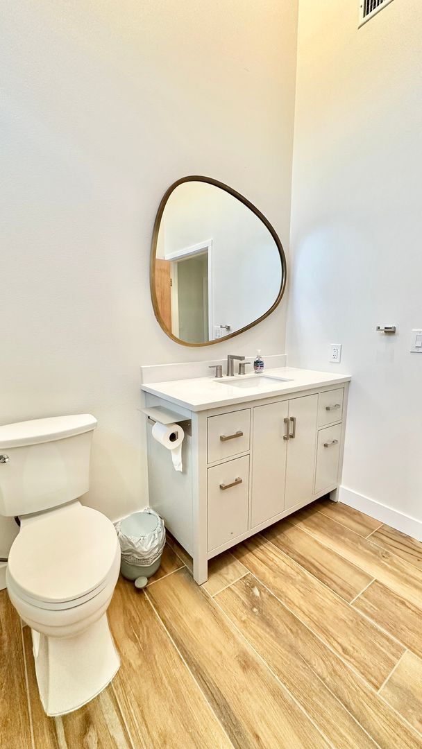 Building Photo - Beautifully Remodeled Top to Bottom Single...
