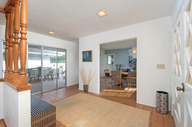 Building Photo - AVAILABLE NOW! STUNNING LA JOLLA 3BD/2.5BA...