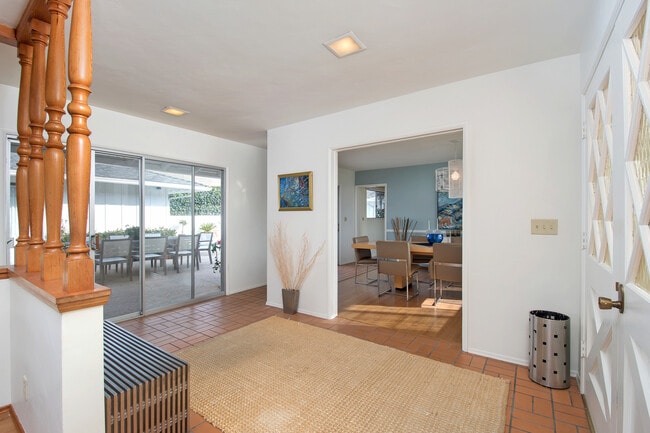 Building Photo - STUNNING & RARE 3BD/2.5BA LA JOLLA HOME WITH A POOL! $8,395/mo