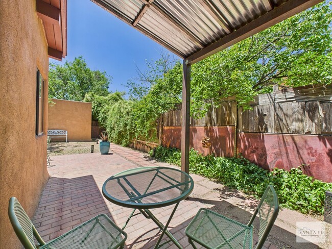 Building Photo - Fully Furnished 1 Bedroom Condo