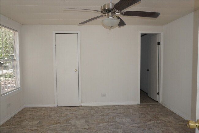 Building Photo - 10970 Maywood St
