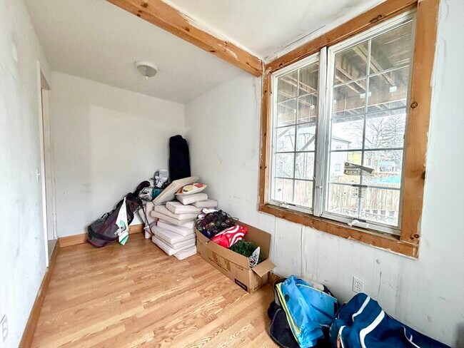 Building Photo - 3 Goldsmith Ave