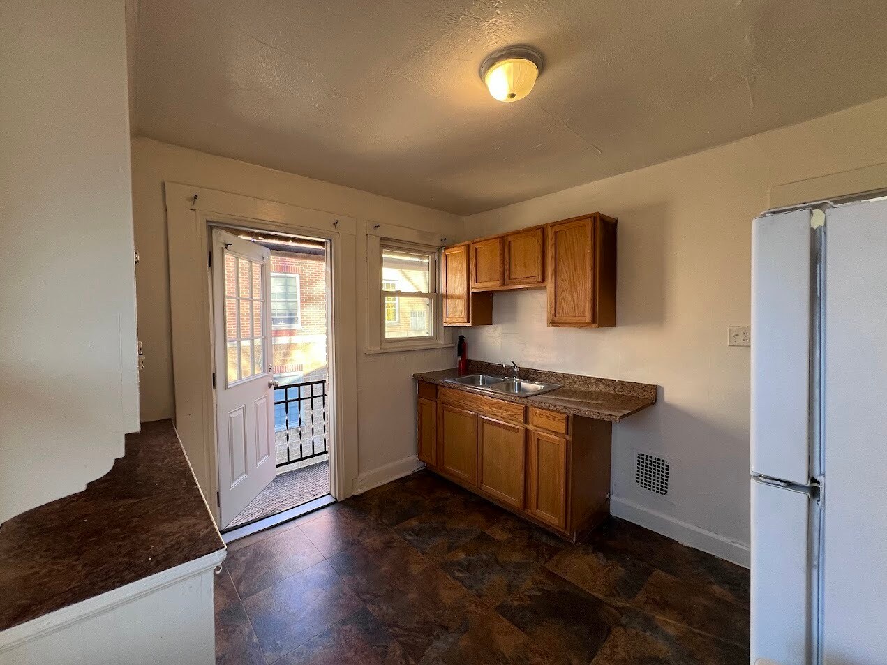 Building Photo - 1205 Sarah St