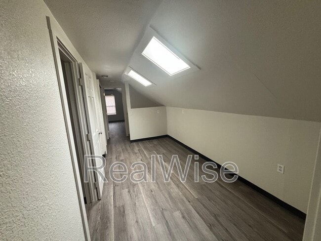 Building Photo - 364 W Selmar Ct