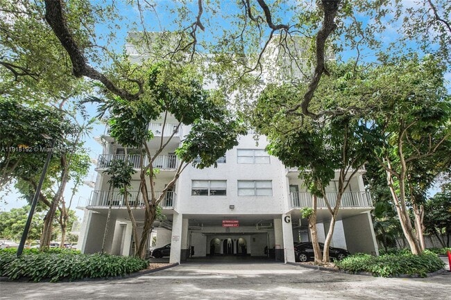 Building Photo - 650 NE 64th St