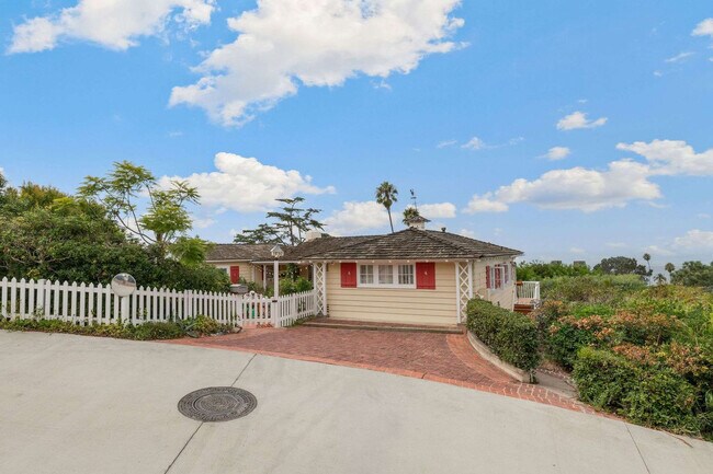 Building Photo - 1850 Castellana Rd