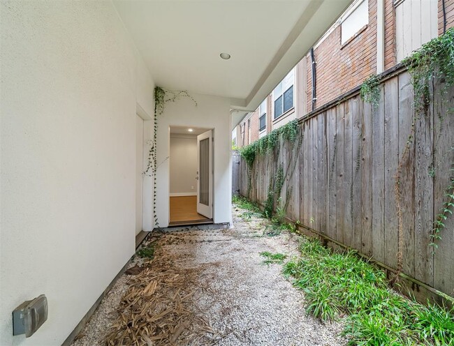 Building Photo - 3414 Mt Vernon St