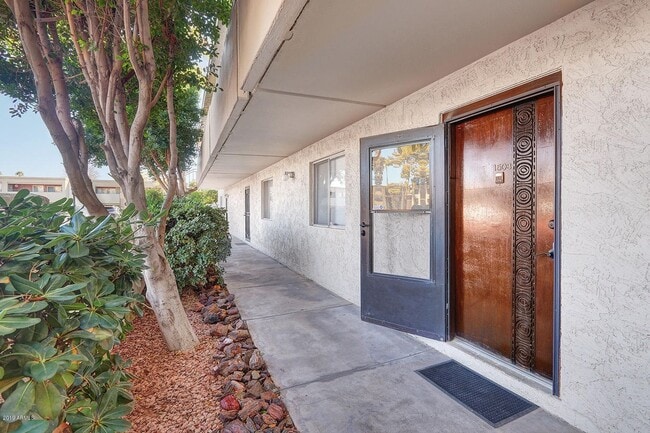 Building Photo - Beautiful 2-bedroom, 2-bathroom home nestled in the vibrant heart of Scottsdale. ALL UTILITIES IN...