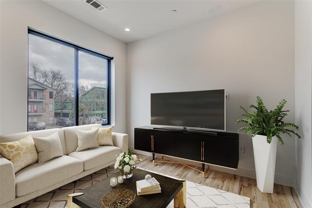 Building Photo - 5609 Live Oak St