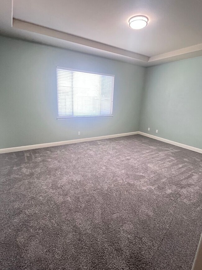 Building Photo - BEAUTIFUL HOME IN ELK GROVE WITH POOL!!