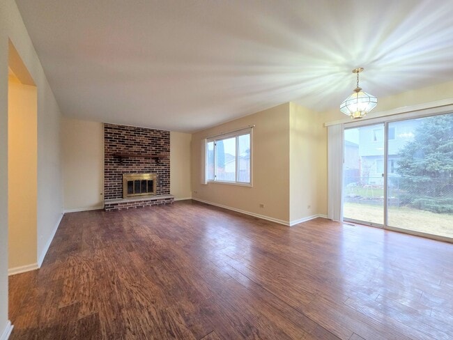 Building Photo - 1013 Meadow Lake Dr