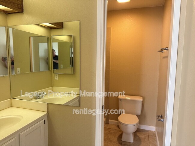 Building Photo - 7733 Robinette Rd