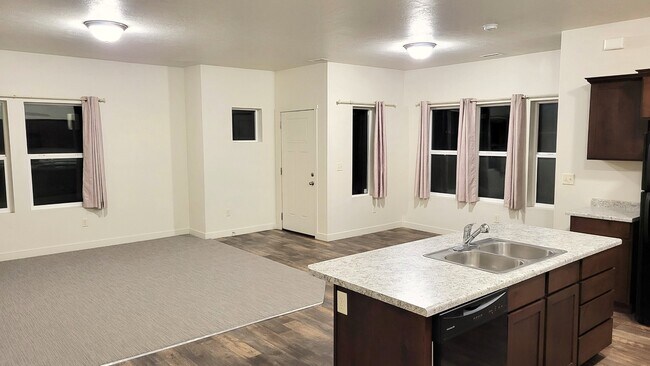 Building Photo - 5655 Island Ridge Dr