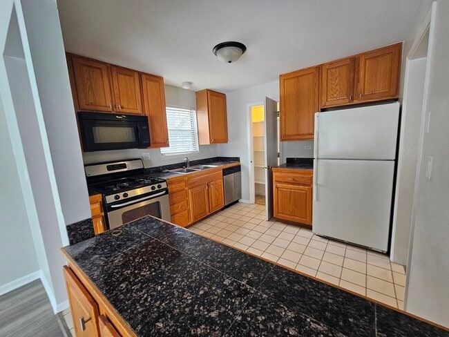 Building Photo - 1241 Bradwell Ln