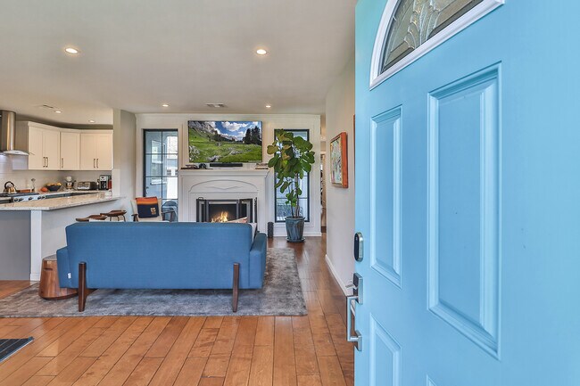 Building Photo - 6027 Comey Ave