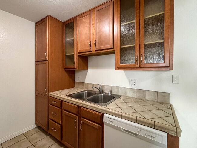 Building Photo - Charming 2BD/2BA Condo in La Mesa W/ A/C, ...
