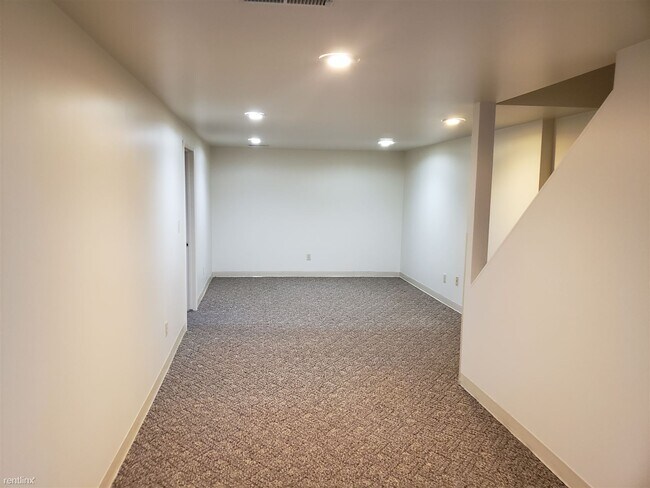 Building Photo - 3 br, 1 bath Duplex - Wilson 4261