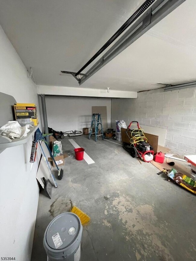 Building Photo - 54 Pawnee Ave