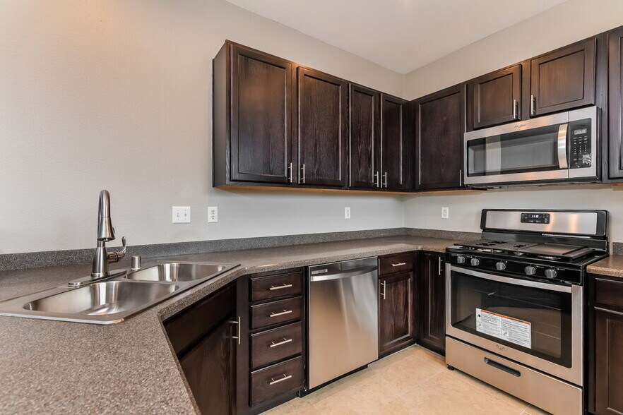 Building Photo - 6317 Rubylyn Ave