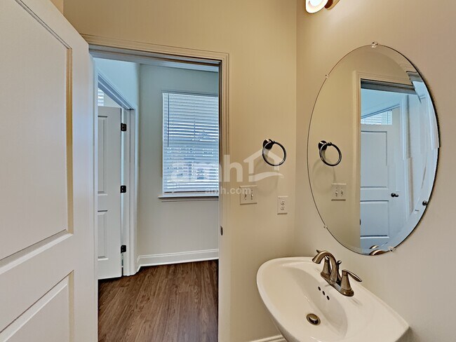 Building Photo - 4328 Longfellow Dr