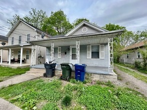 Building Photo - 3 Bedroom Available!!