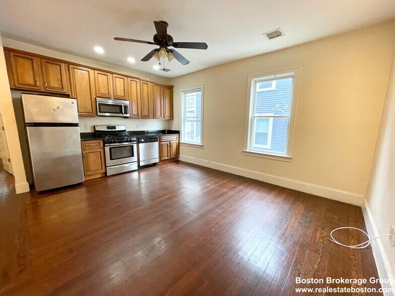 Building Photo - 178 Hillside St