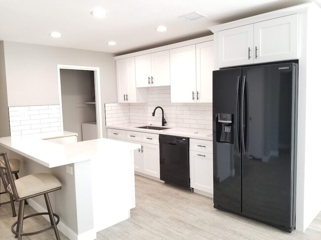 Building Photo - 8562 E Indian School Rd