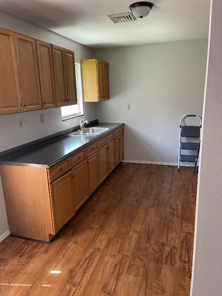 Building Photo - 1915 Park Ave