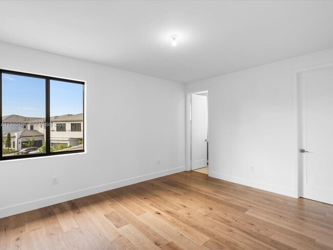 Building Photo - 19701 NE 16th Pl