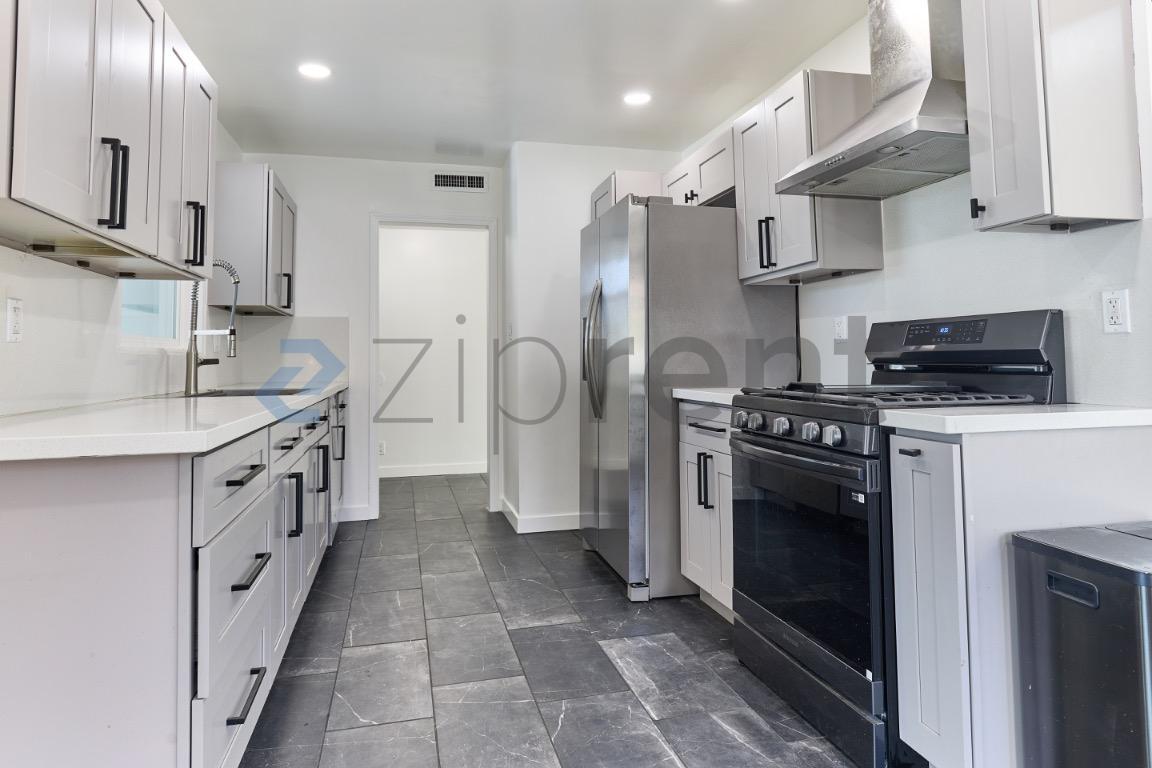 Building Photo - 1410 Central Ave