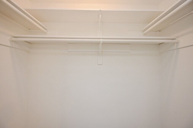 Building Photo - 15723 Creekhaven Dr