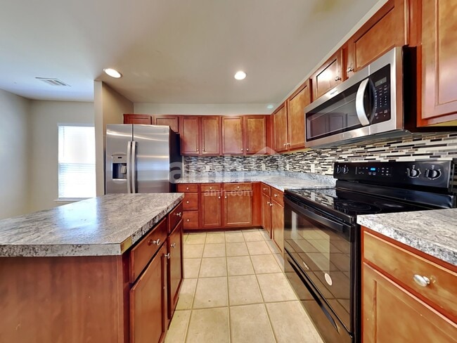 Building Photo - 405 Crystal Oaks Ln