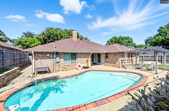 Building Photo - 2707 Edinboro Dr