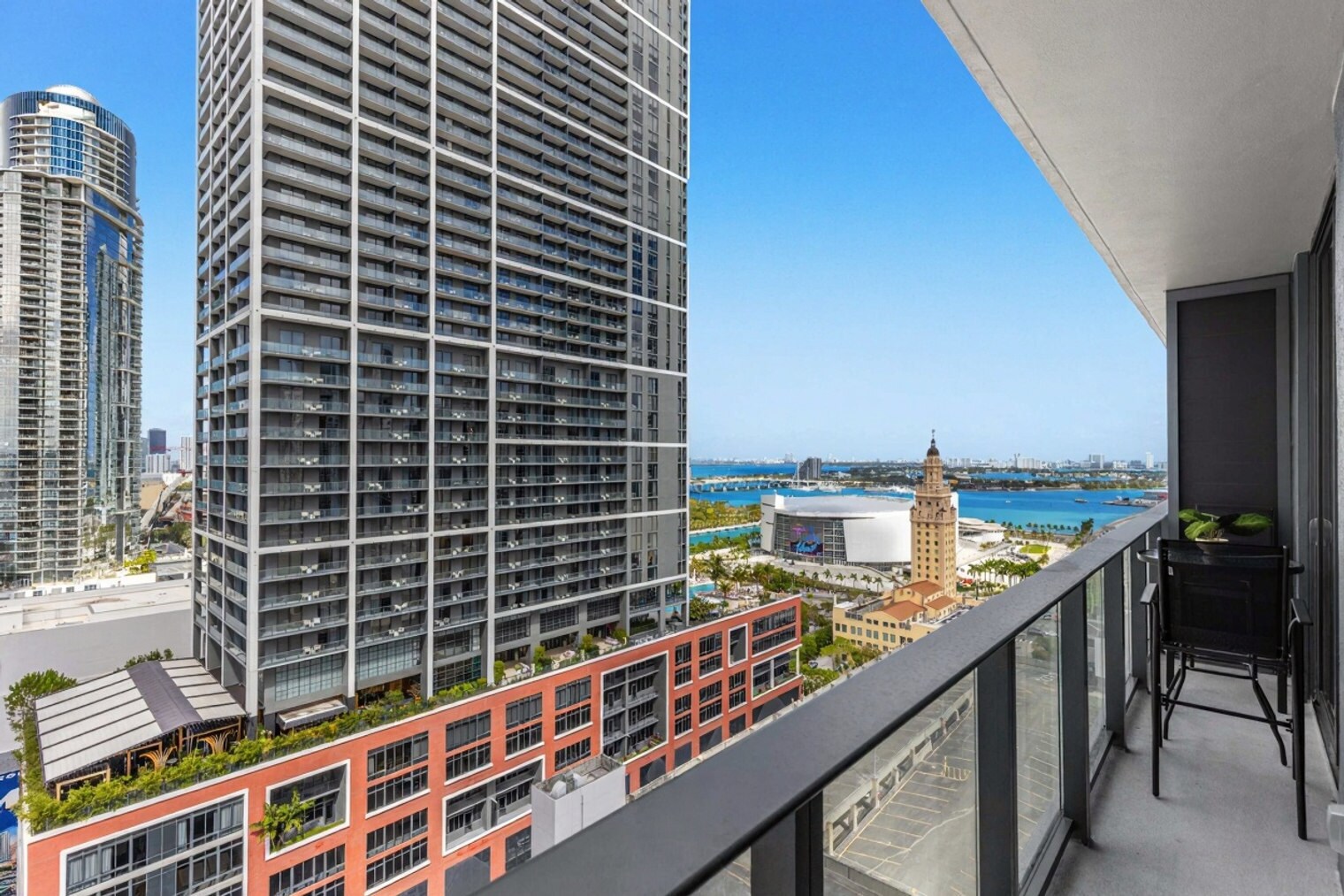 Building Photo - 501 NE 1st Ave