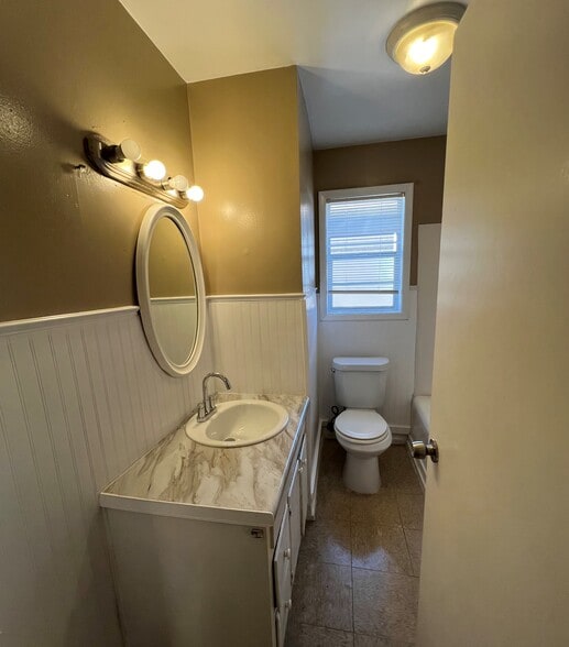 Bathroom - 4732 Ave T