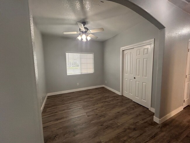 Building Photo - Nice house for rent in Tulare!