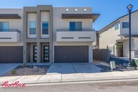 Building Photo - Stylish Townhome with Private Balcony – Do...
