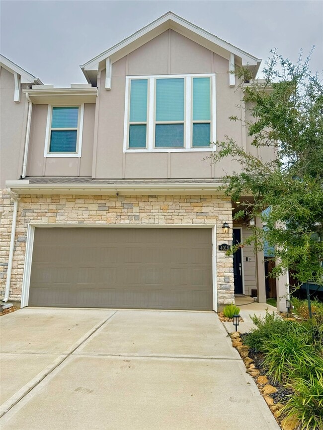 Building Photo - 4015 Champlain Wy