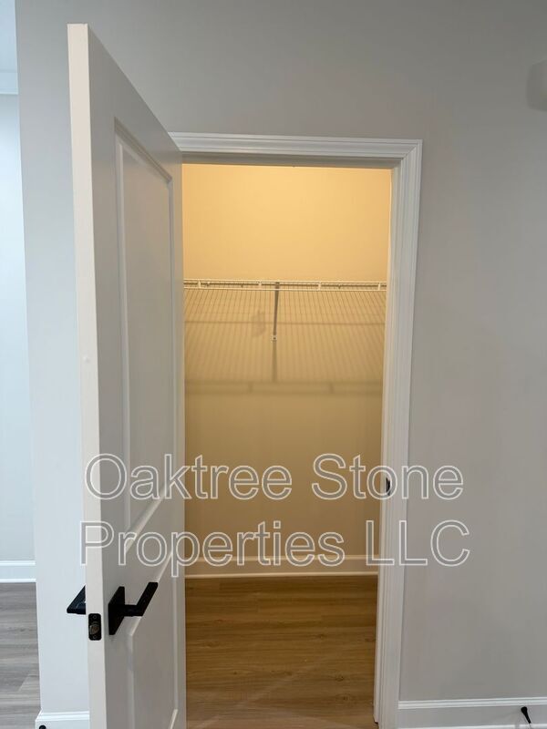 Building Photo - 1996 Main St NW