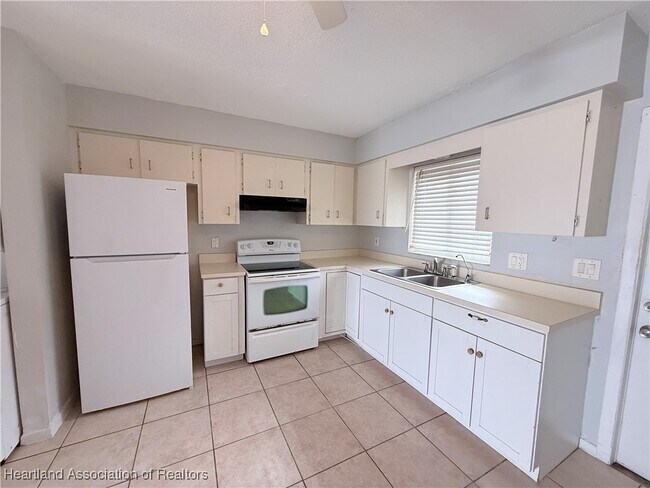 Building Photo - 3001 Villa Rd