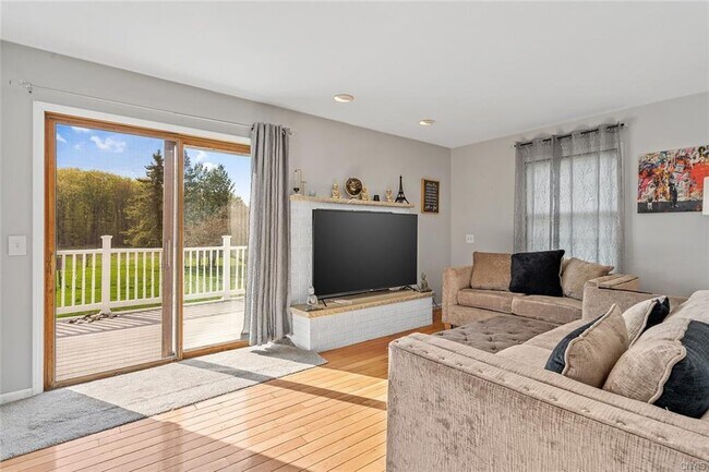 Building Photo - 199 Academy St