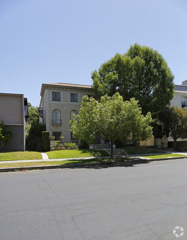 Building Photo - 540 S St Andrews Pl
