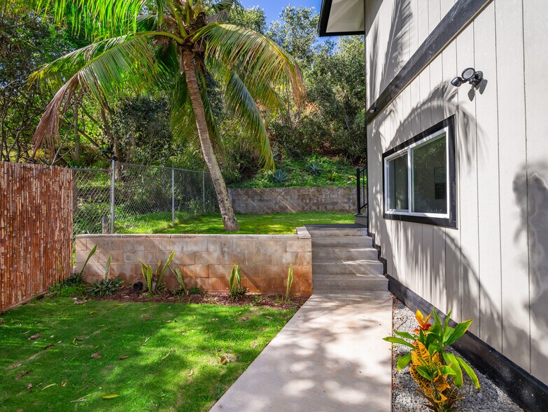 Building Photo - 95-148 Waimakua Dr
