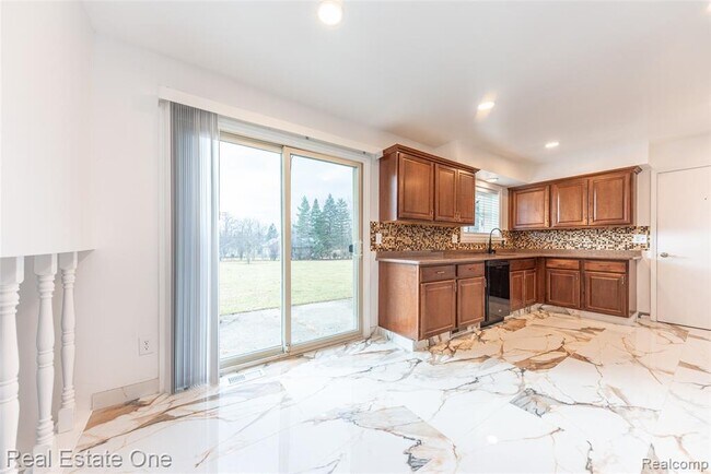 Building Photo - 29489 Geraldine Rd