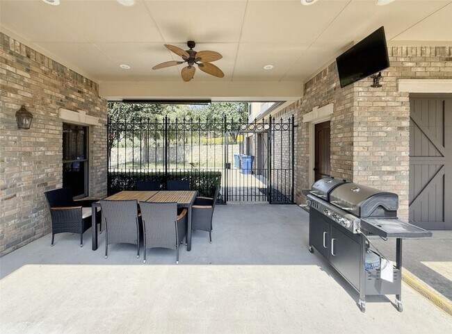 Building Photo - 1026 FM131