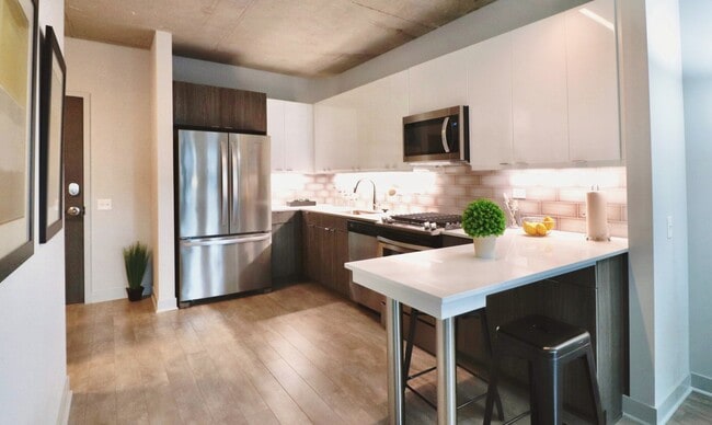 Building Photo - 1031 W Addison St