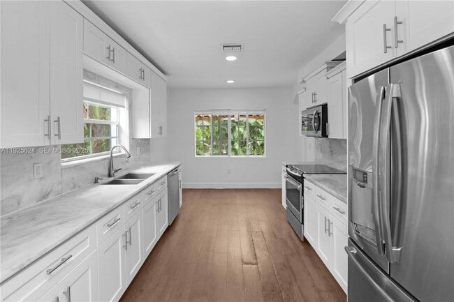 Building Photo - 832 Wallace St