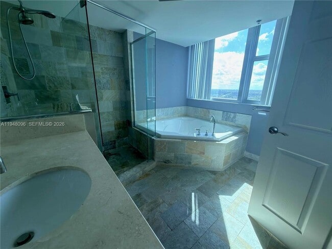 Building Photo - 2641 N Flamingo Rd